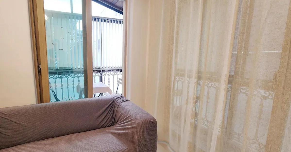 Apartment B-1 White Linen House *
