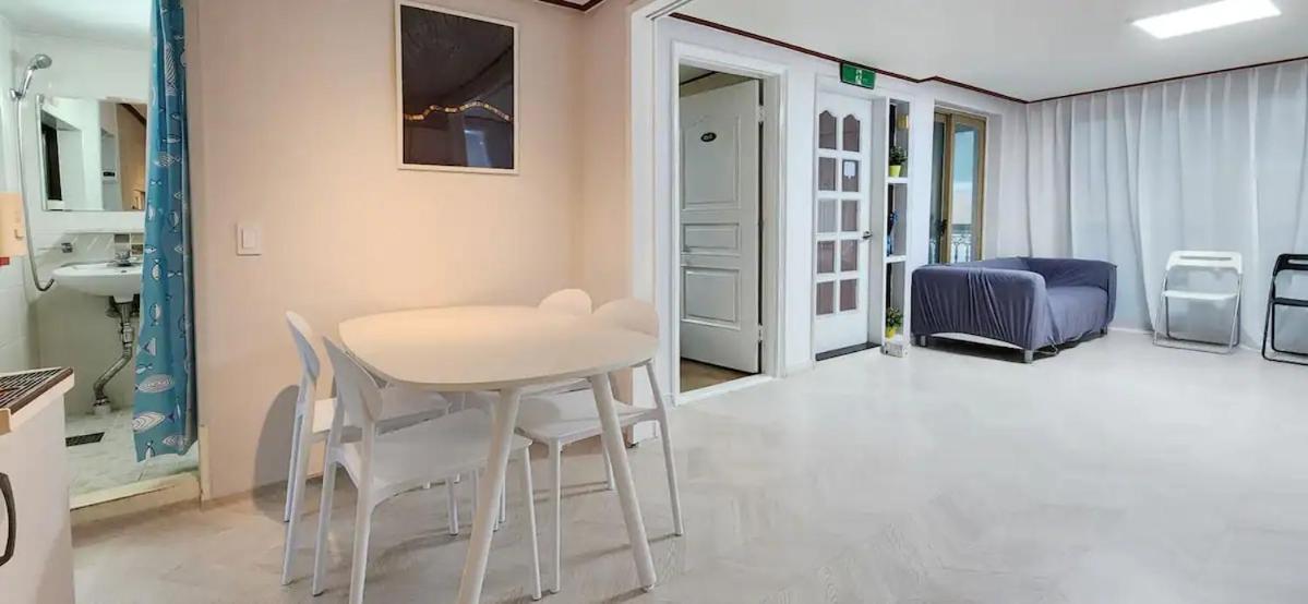 B-1 White Linen House *