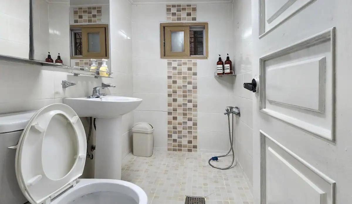 B-1 White Linen House *