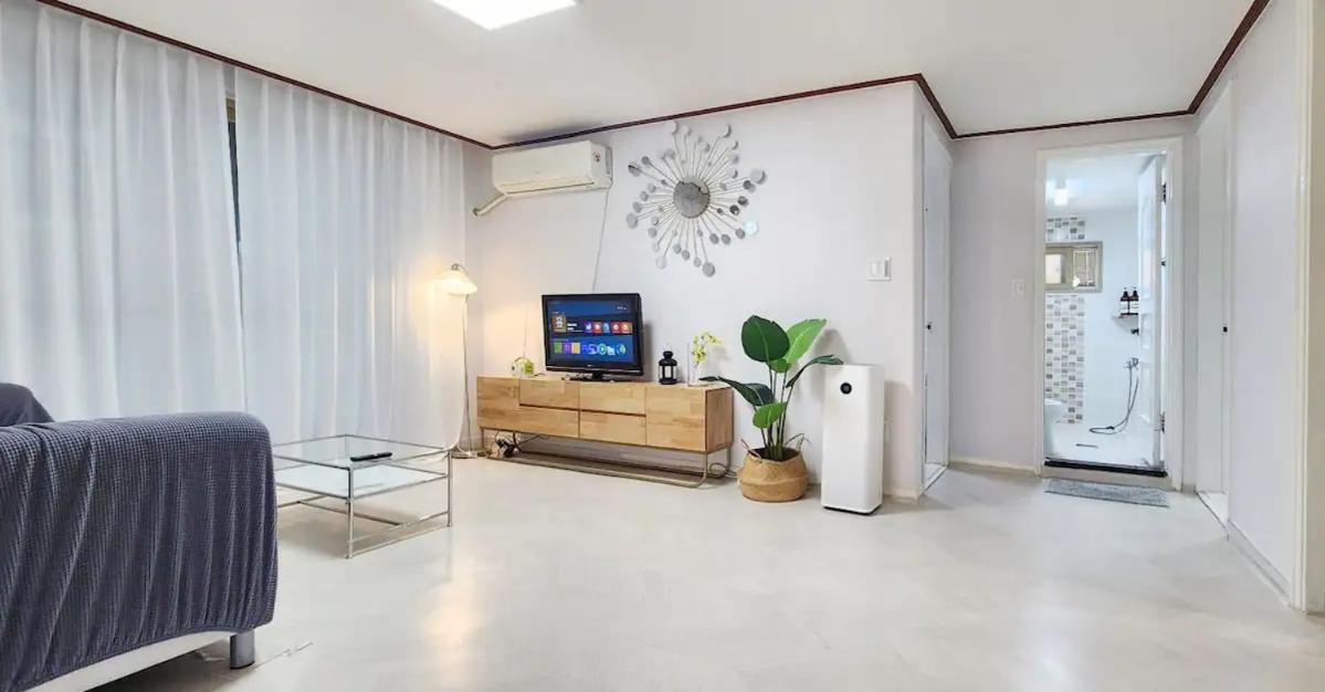 B-1 White Linen House Apartment