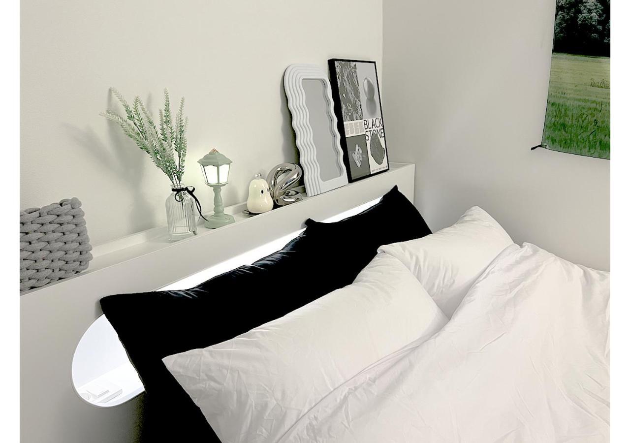 Open Special Price, A Beautiful Accommodation, Seoul, Station In Front Of Hankuk Of Foreign Studies, Bedding, Queen3, Bathroom1, Remodeling, Cozy, Yellow Moon