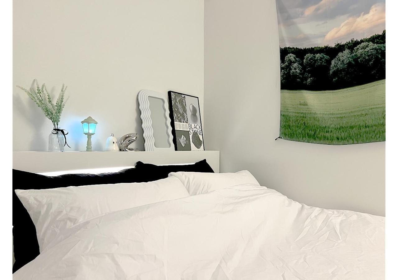 Apartment Open Special Price, A Beautiful Accommodation, Seoul, Station In Front Of Hankuk Of Foreign Studies, Bedding, Queen3, Bathroom1, Remodeling, Cozy, Yellow Moon