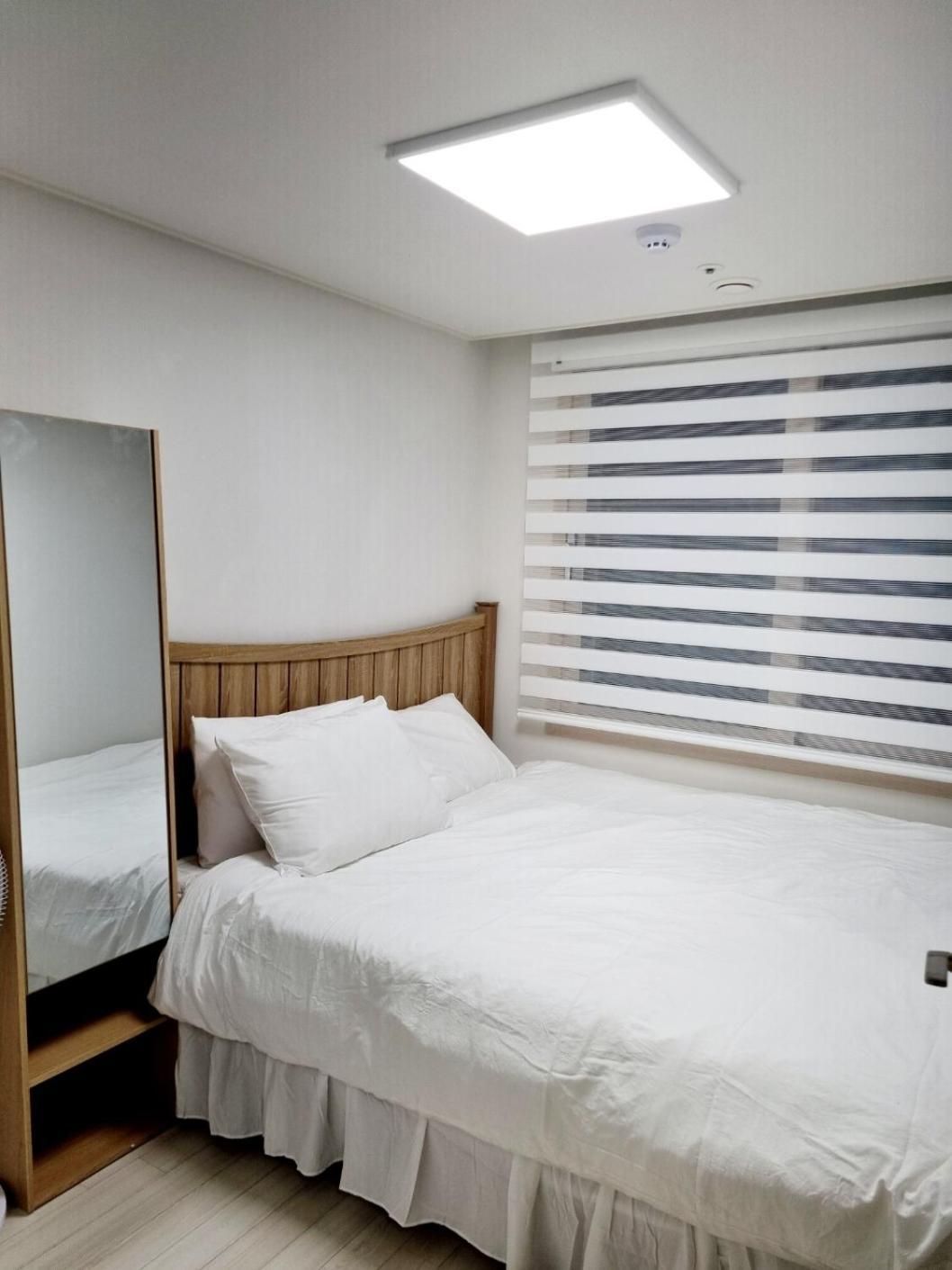 Apartment The Hideout - One Bedroom In Seoul- 2min From Subway