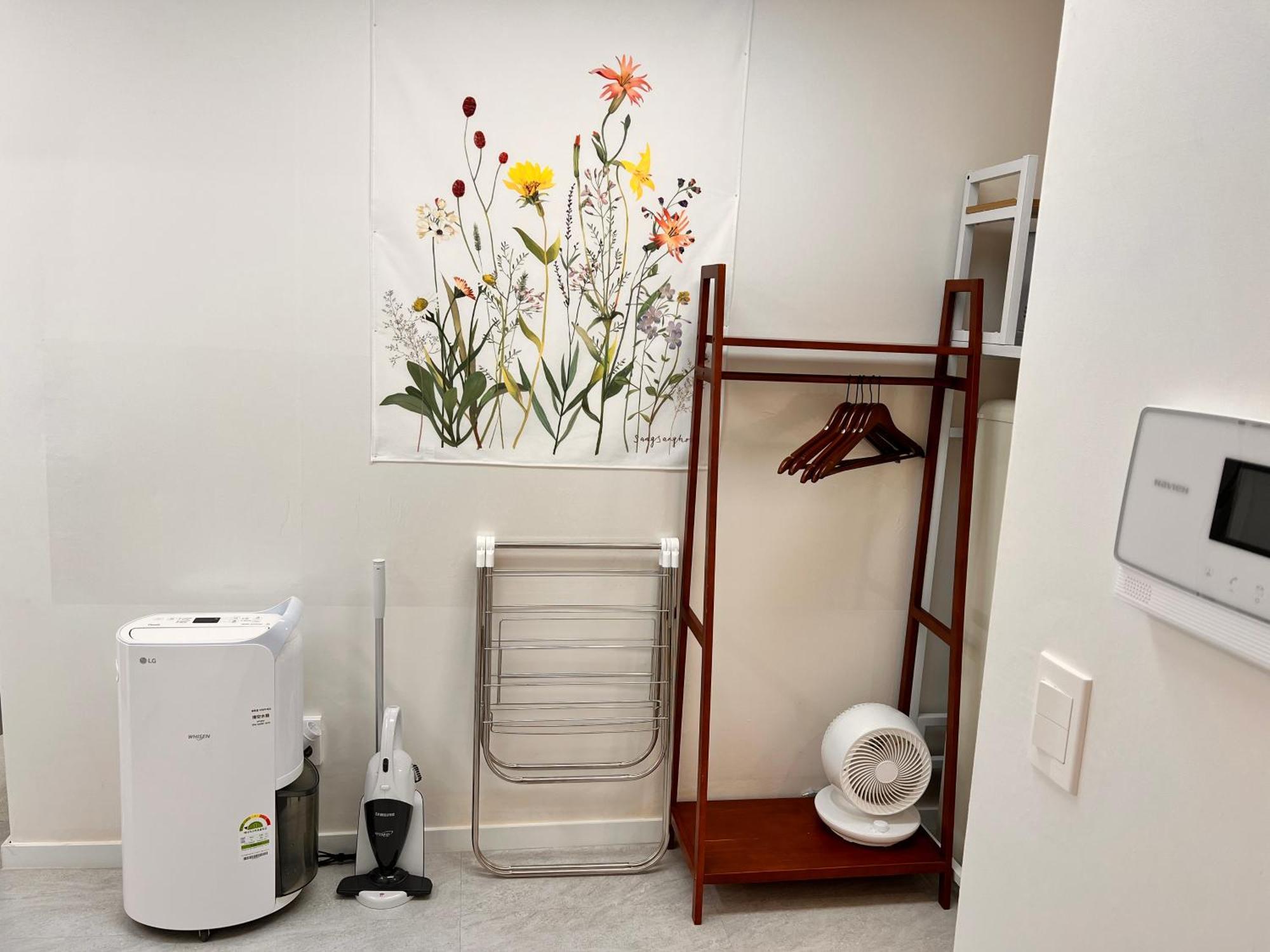 Comma 1 - Cozy Semi Basement Apartment *