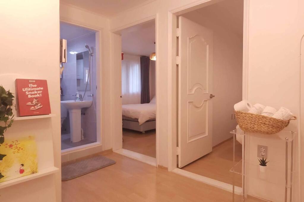 Apartment K-10 White Linen House *