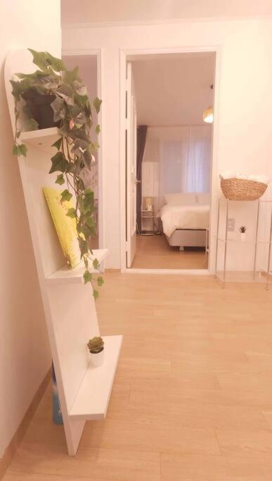 K-10 White Linen House