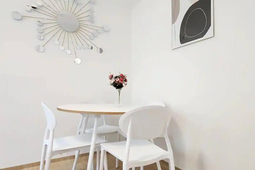 K-10 White Linen House Apartment *