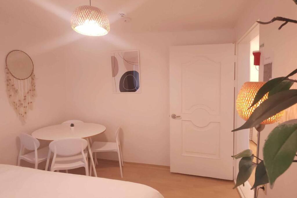 K-10 White Linen House * Seoul