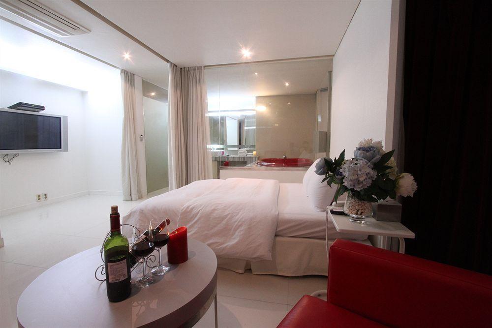 648 Hotel