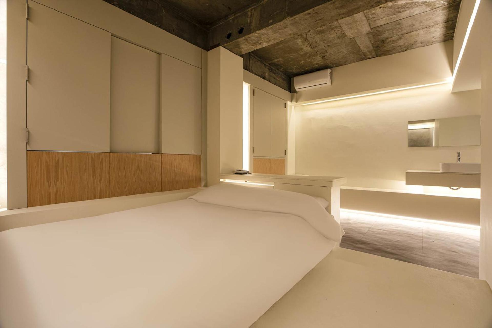 Ado Seoul