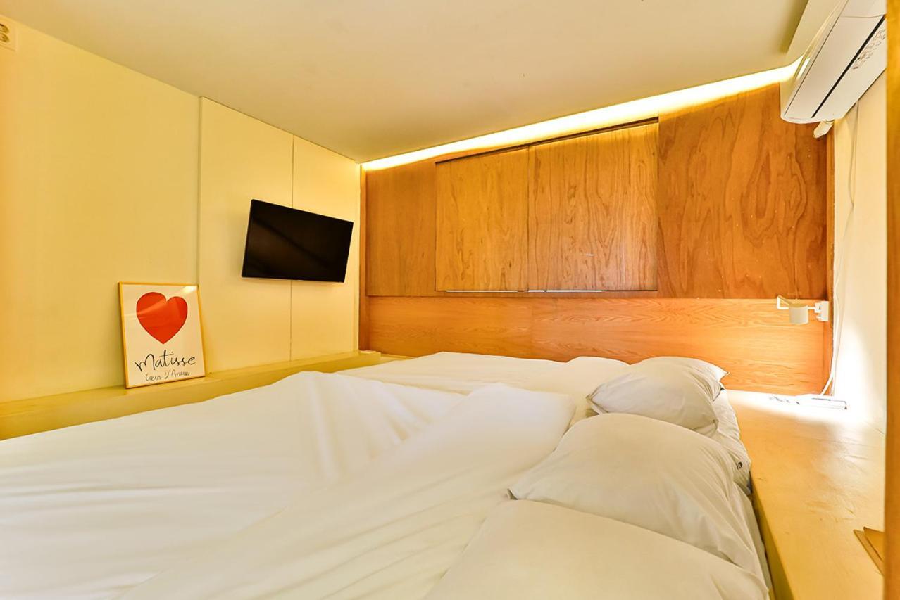 Hotel Ado *