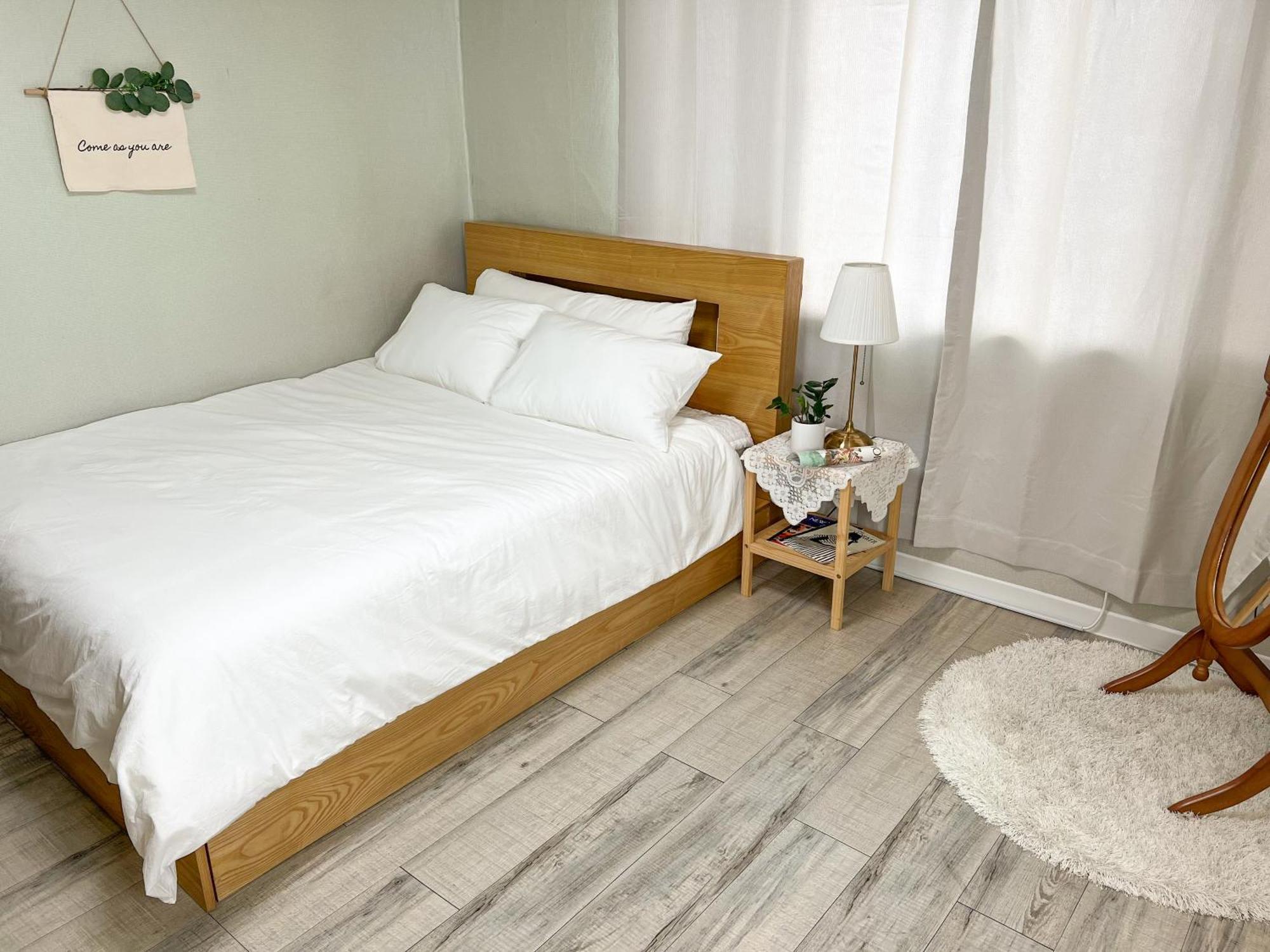 The Cozy Nonhyeon, Gangnam Eonju Station 5 Min, 2 Bedrooms, Premium Beds, Value For Money, Biz Trip * Seul