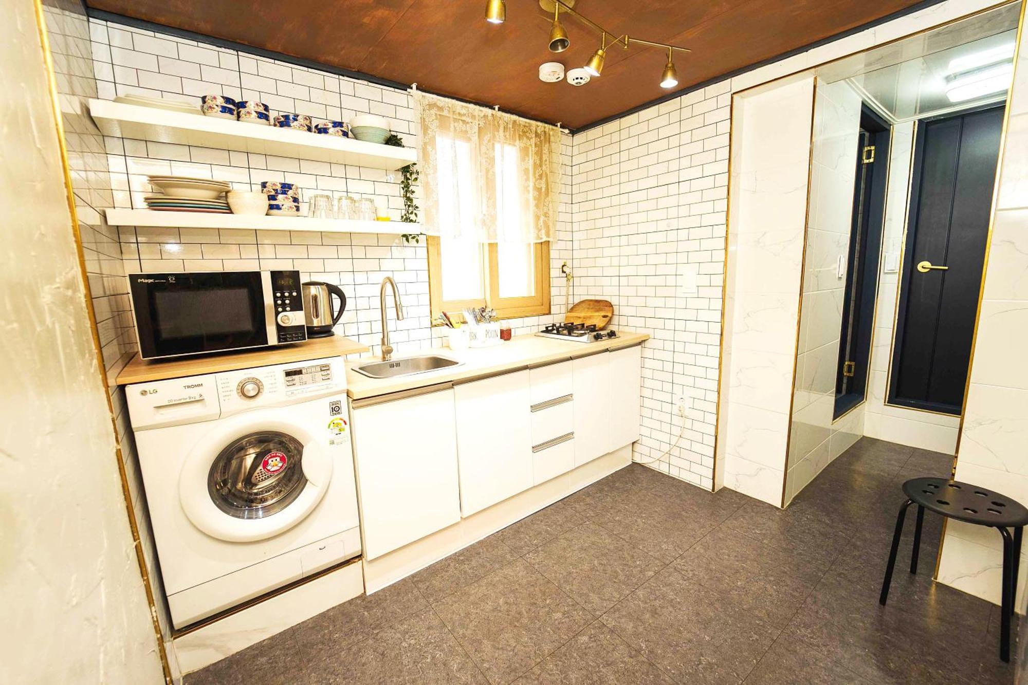 Gu & Anne House Sinchon Apartment Seoul