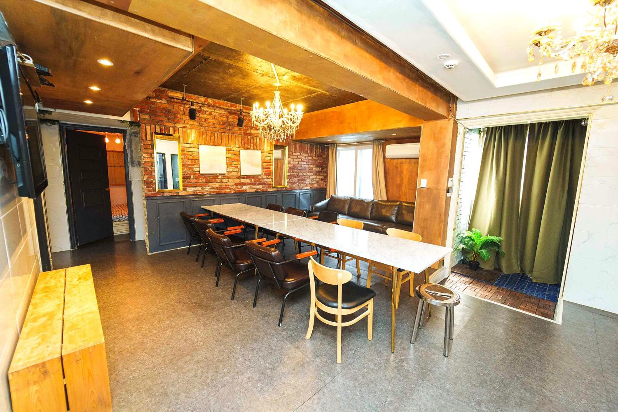 Apartment Gu & Anne House Sinchon Seoul