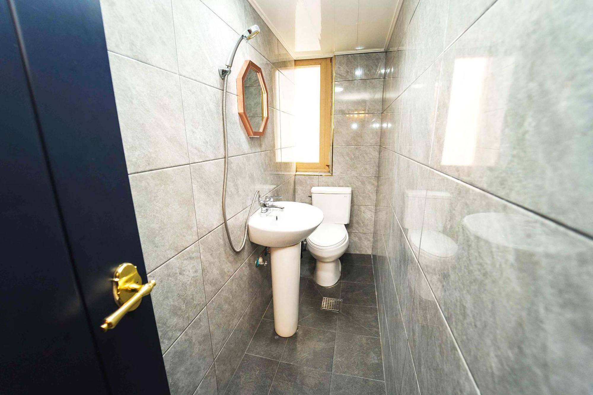 Apartment Gu & Anne House Sinchon Seoul
