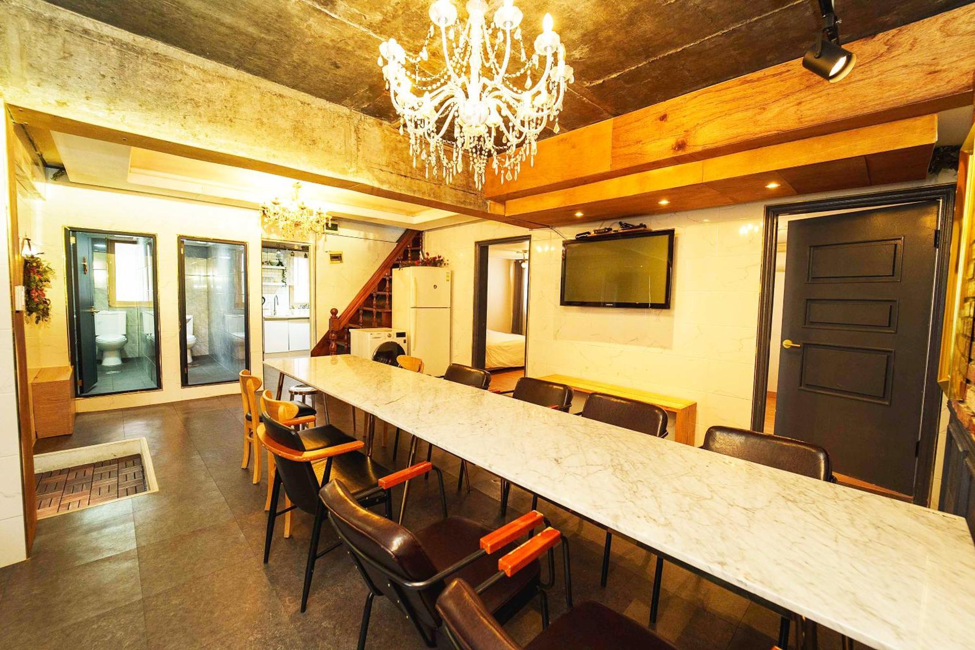 Gu & Anne House Sinchon