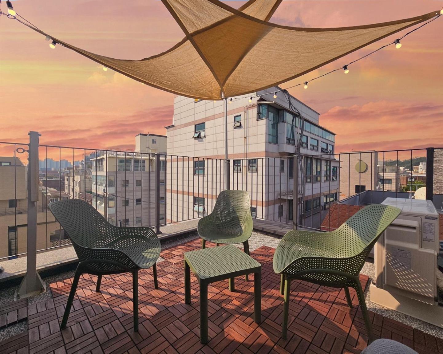 Hongdae 10mins, Hapjeong 5mins, Airportbus 5mins, Largo House Seoul- Foreigner Only Seoul