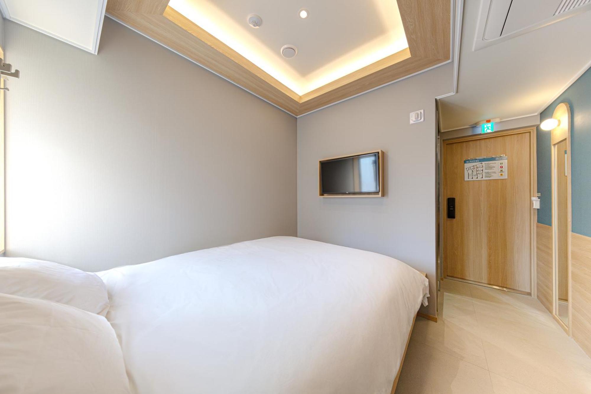Uhoostay Myeongdong Hotel