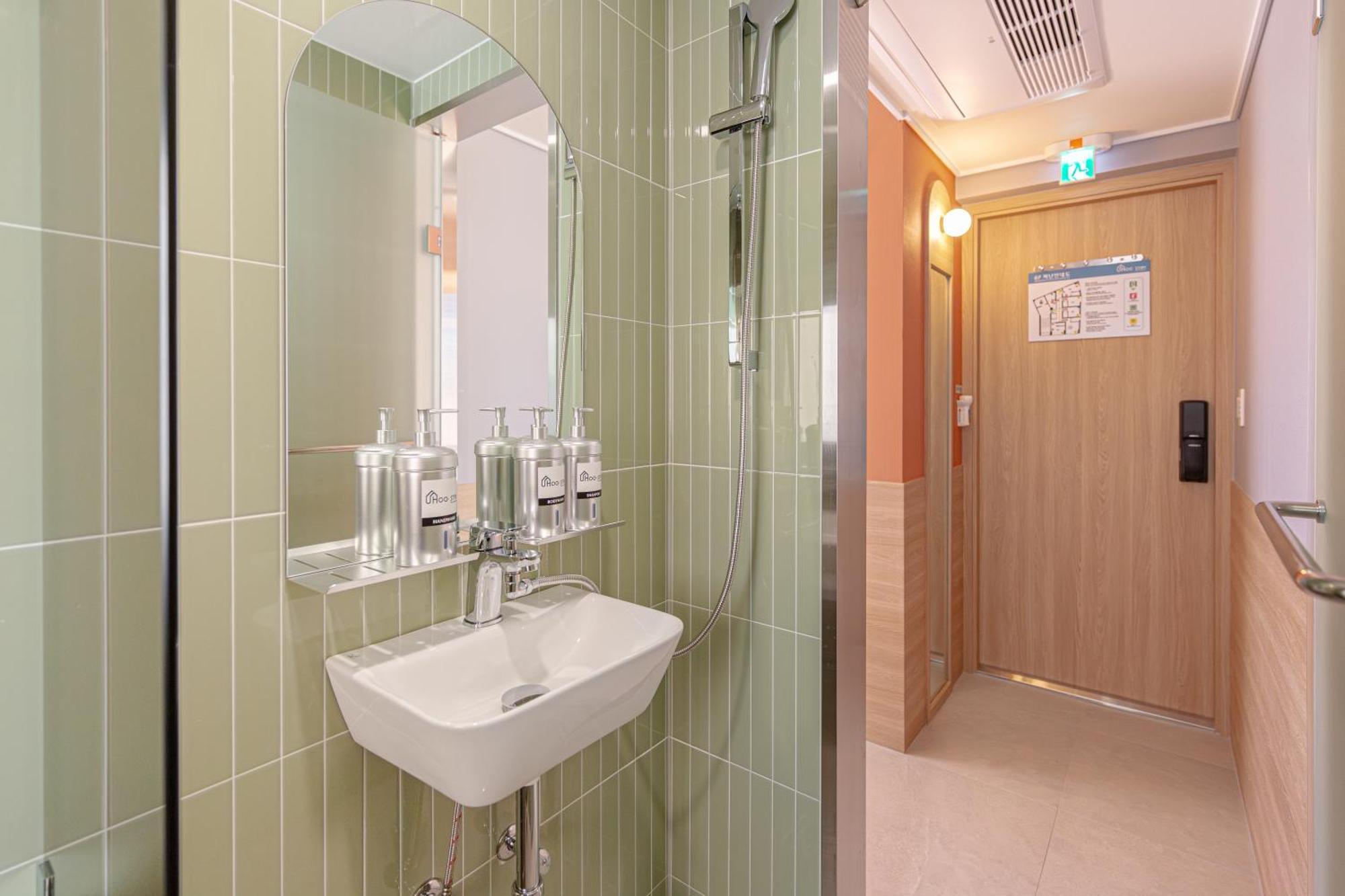 Uhoostay Myeongdong Hotel *