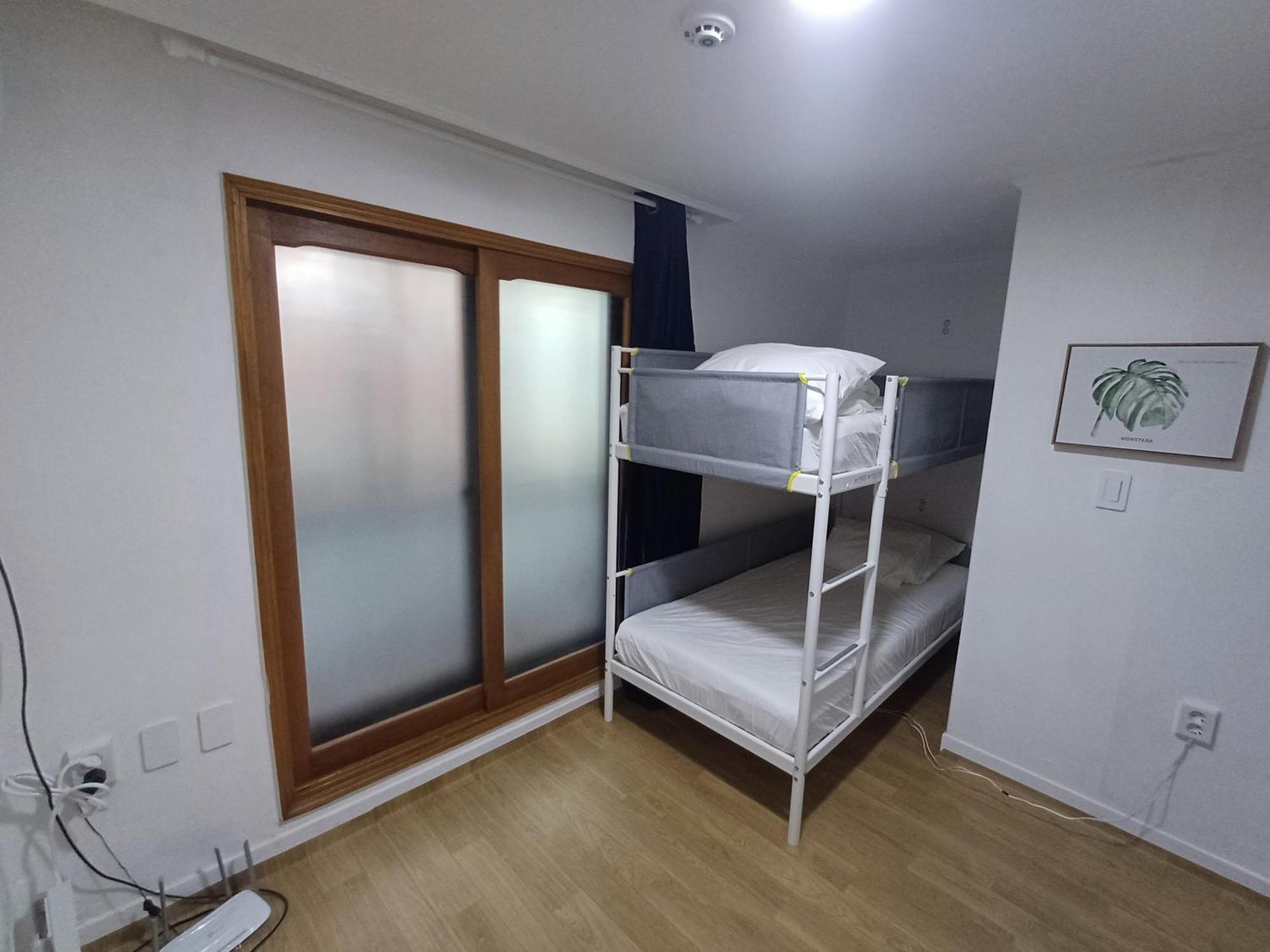 Ocean's - Foreigners Only Hostel