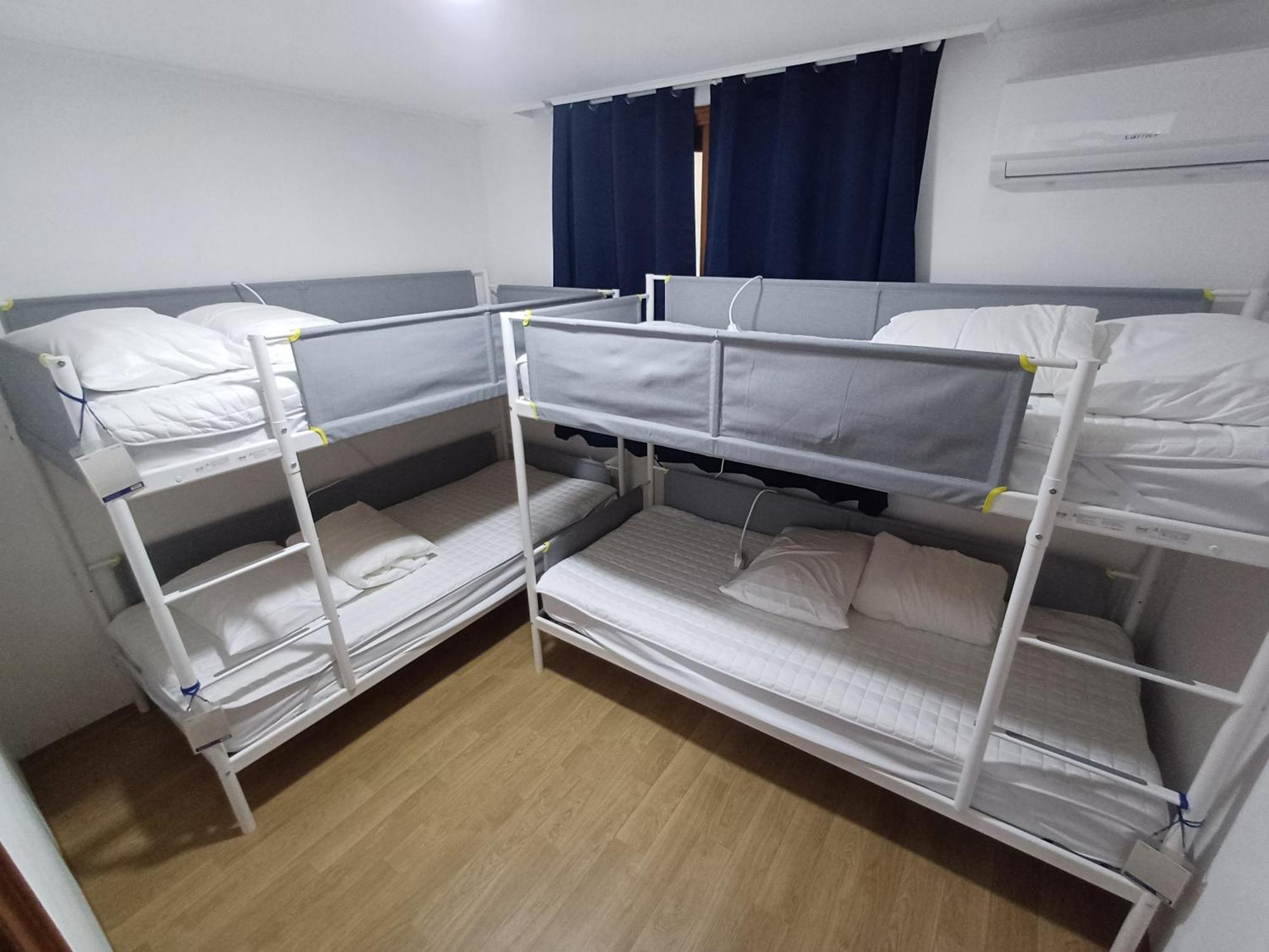 Ocean's - Foreigners Only Hostel *