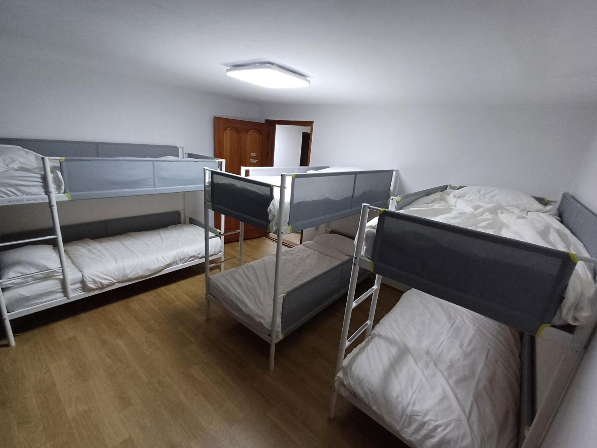 Ocean's - Foreigners Only Hostel *