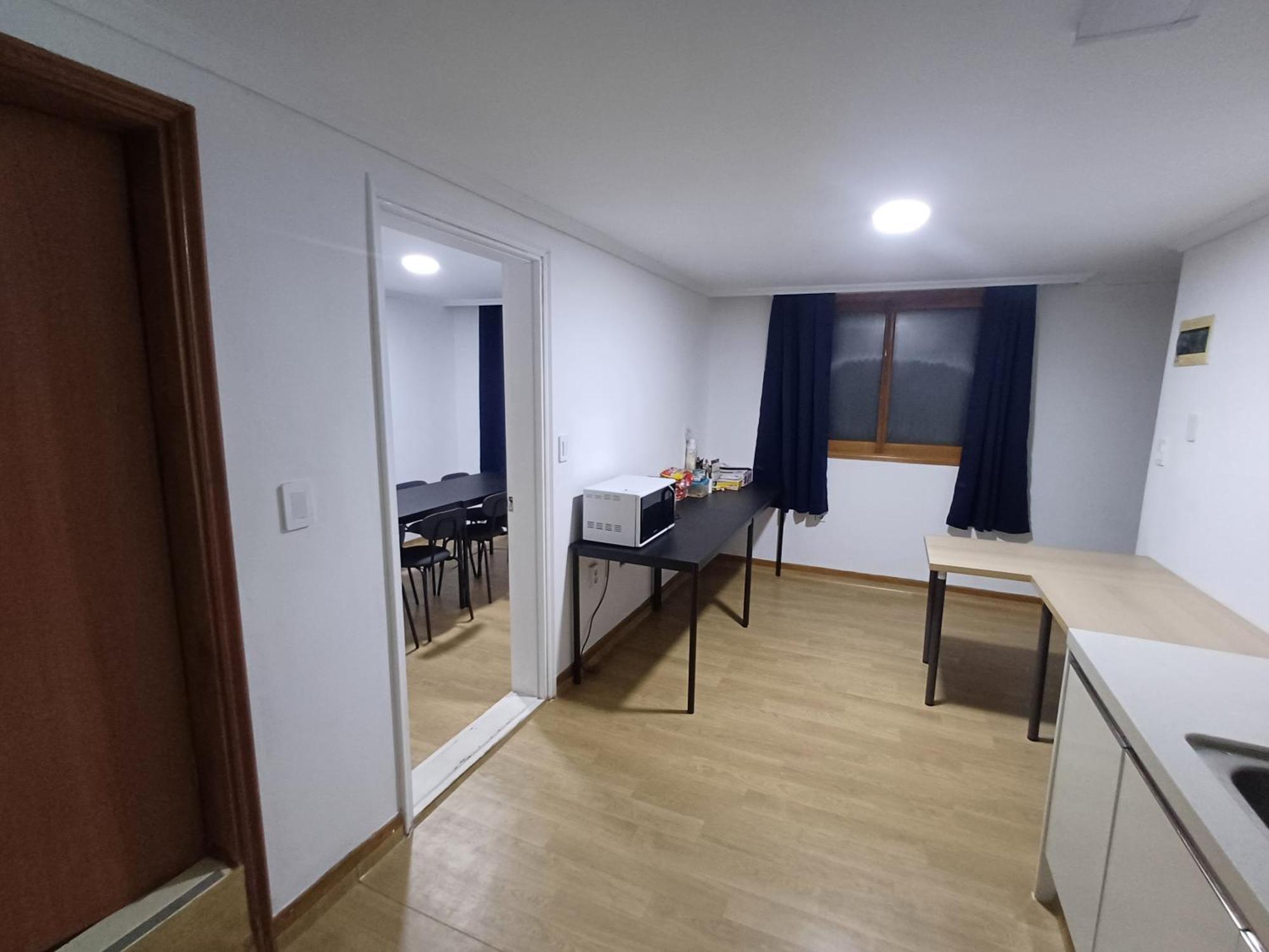 Ocean's - Foreigners Only Hostel Seoul