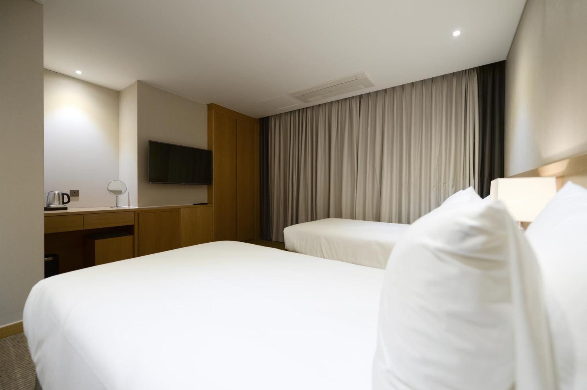 New Oriental Myeongdong Hotel 3*