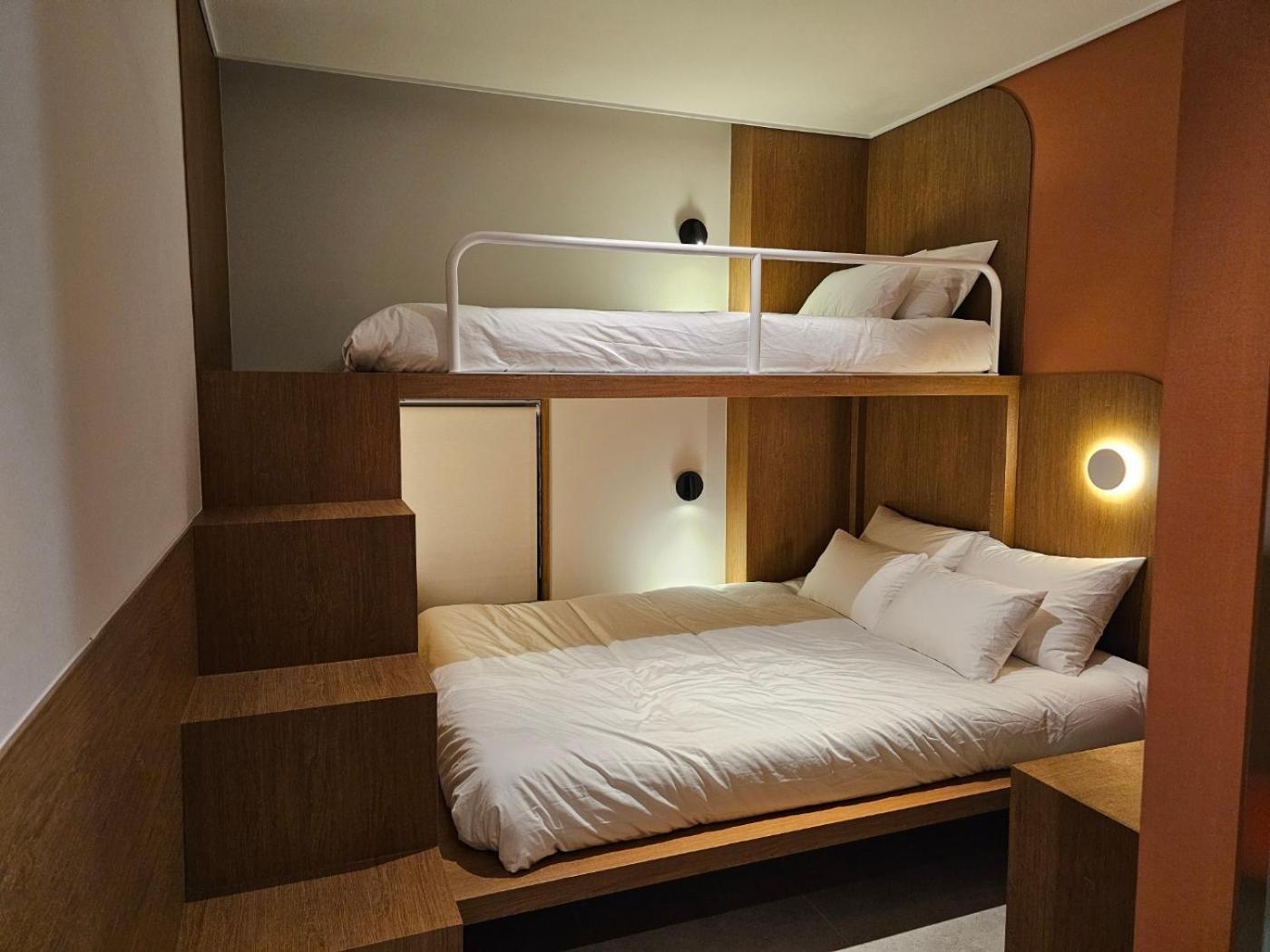 Huga Hostel *