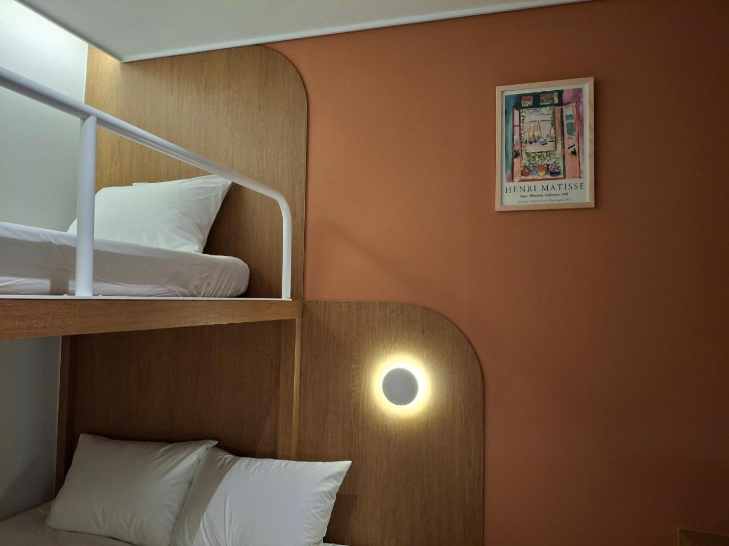 Huga Hostel *