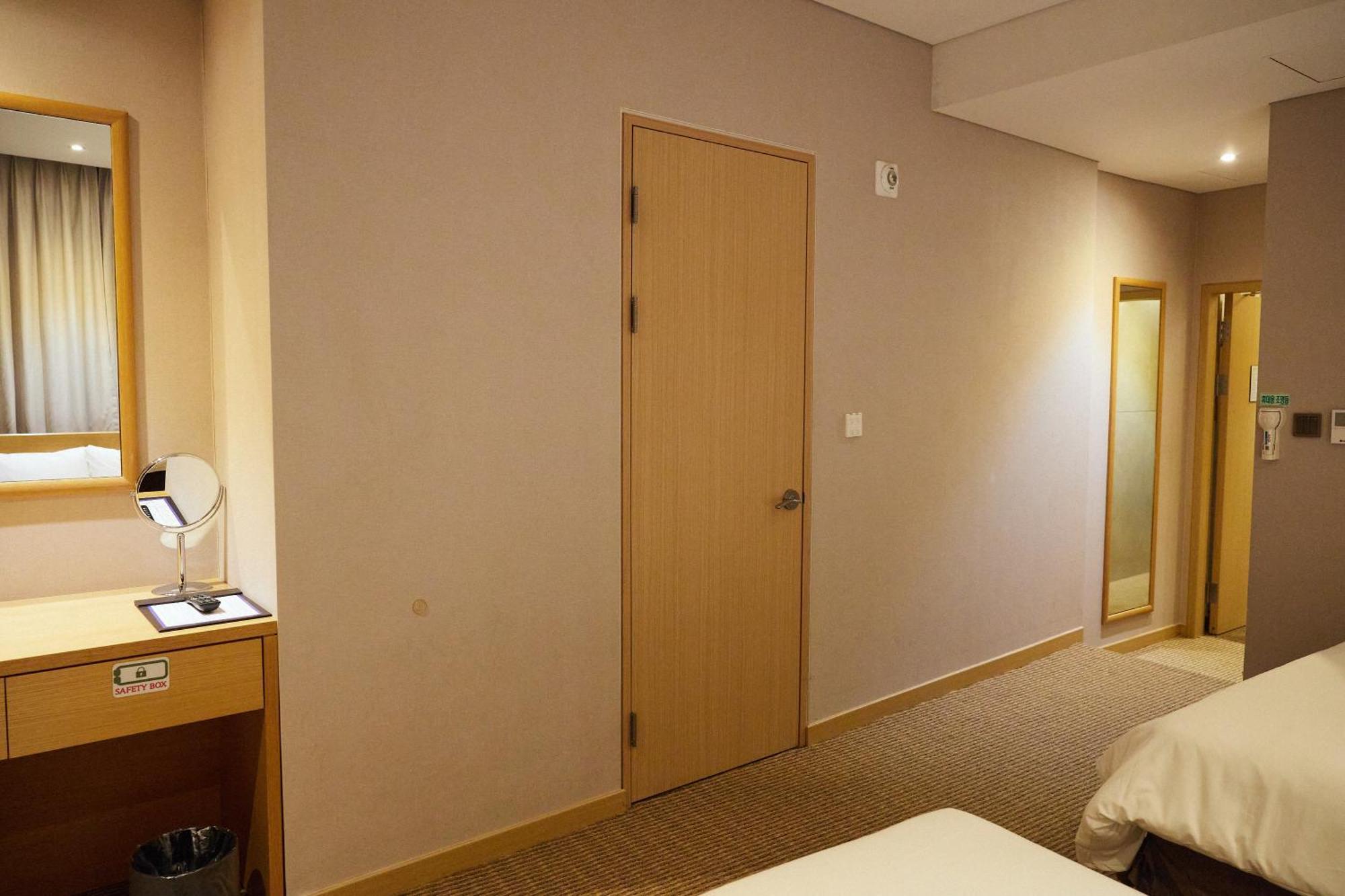 Hotel New Oriental Myeongdong 3*