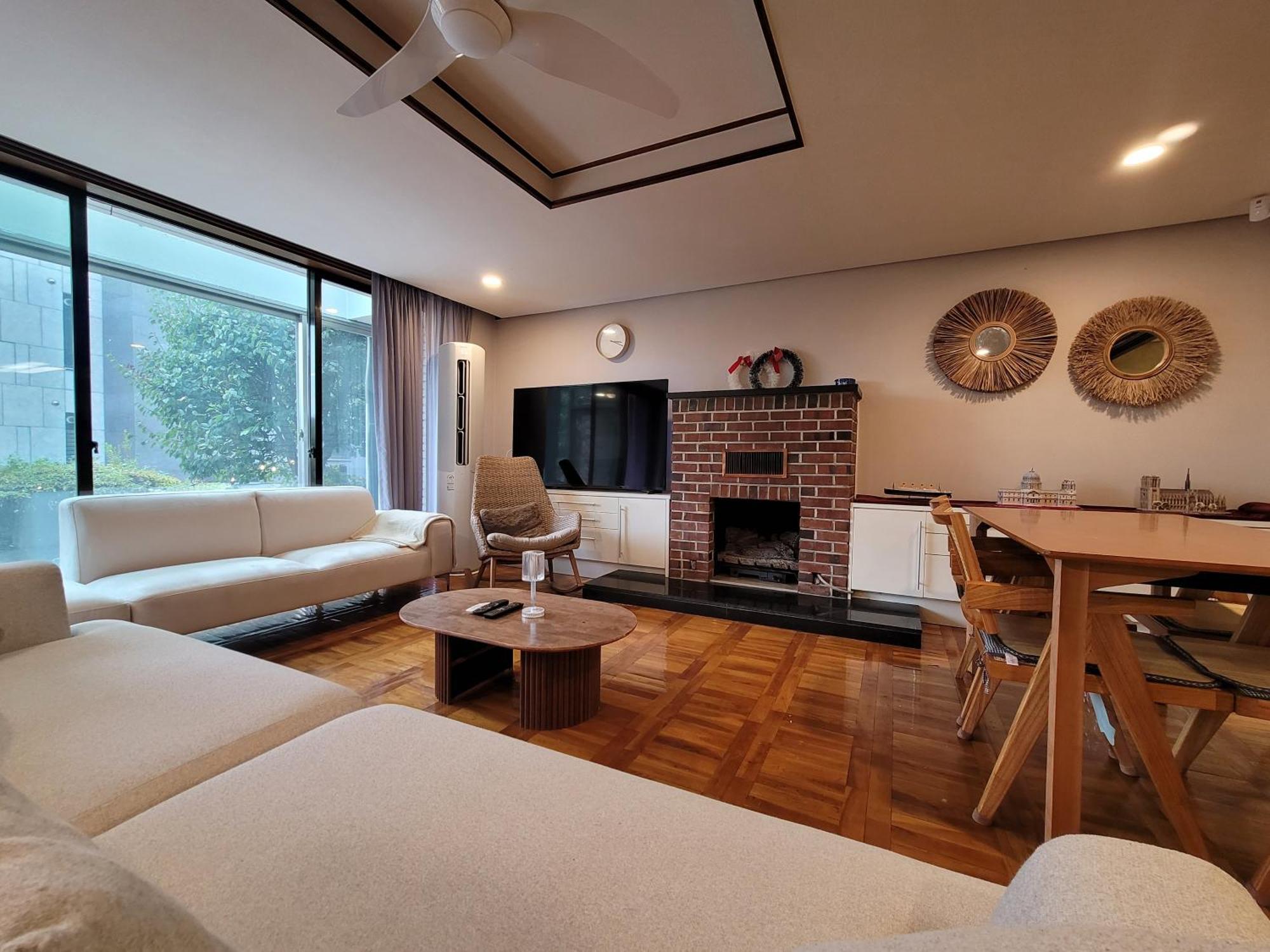 A Comfortable Detached House In The Heart Of The Seoul