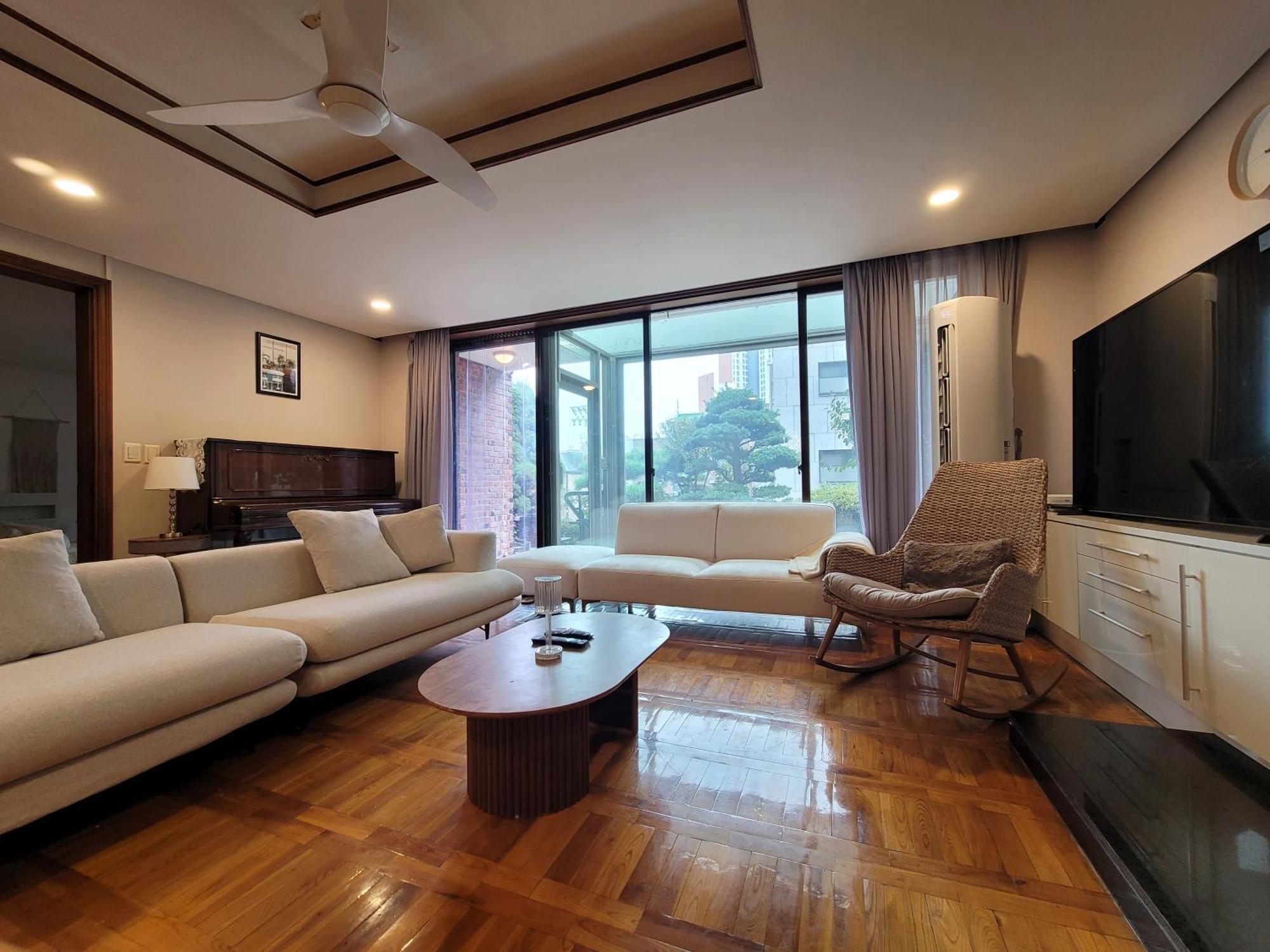 A Comfortable Detached House In The Heart Of The Apartment *