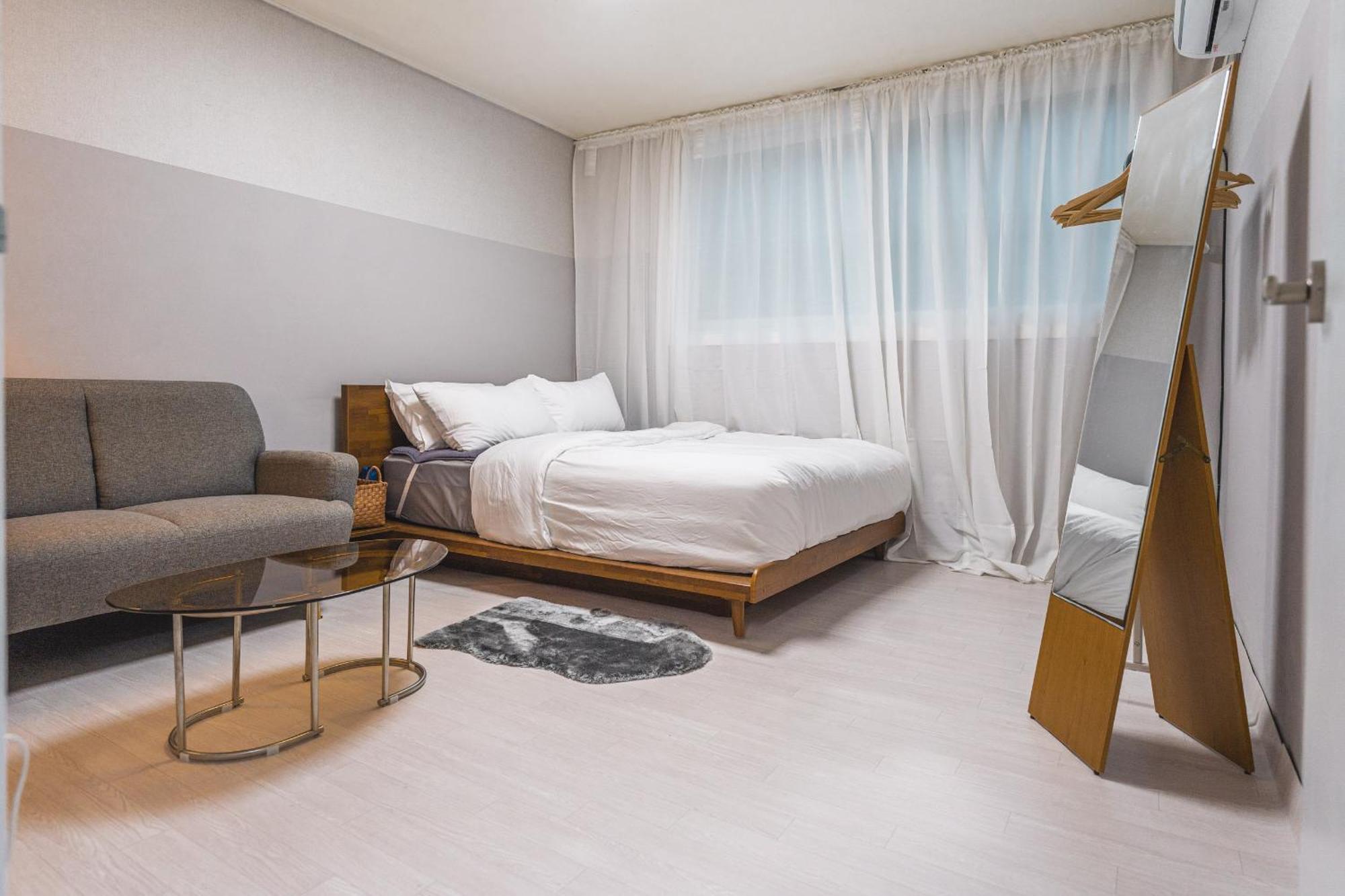 Apartamento #hapjeong Station Cozy Chunbae's House *