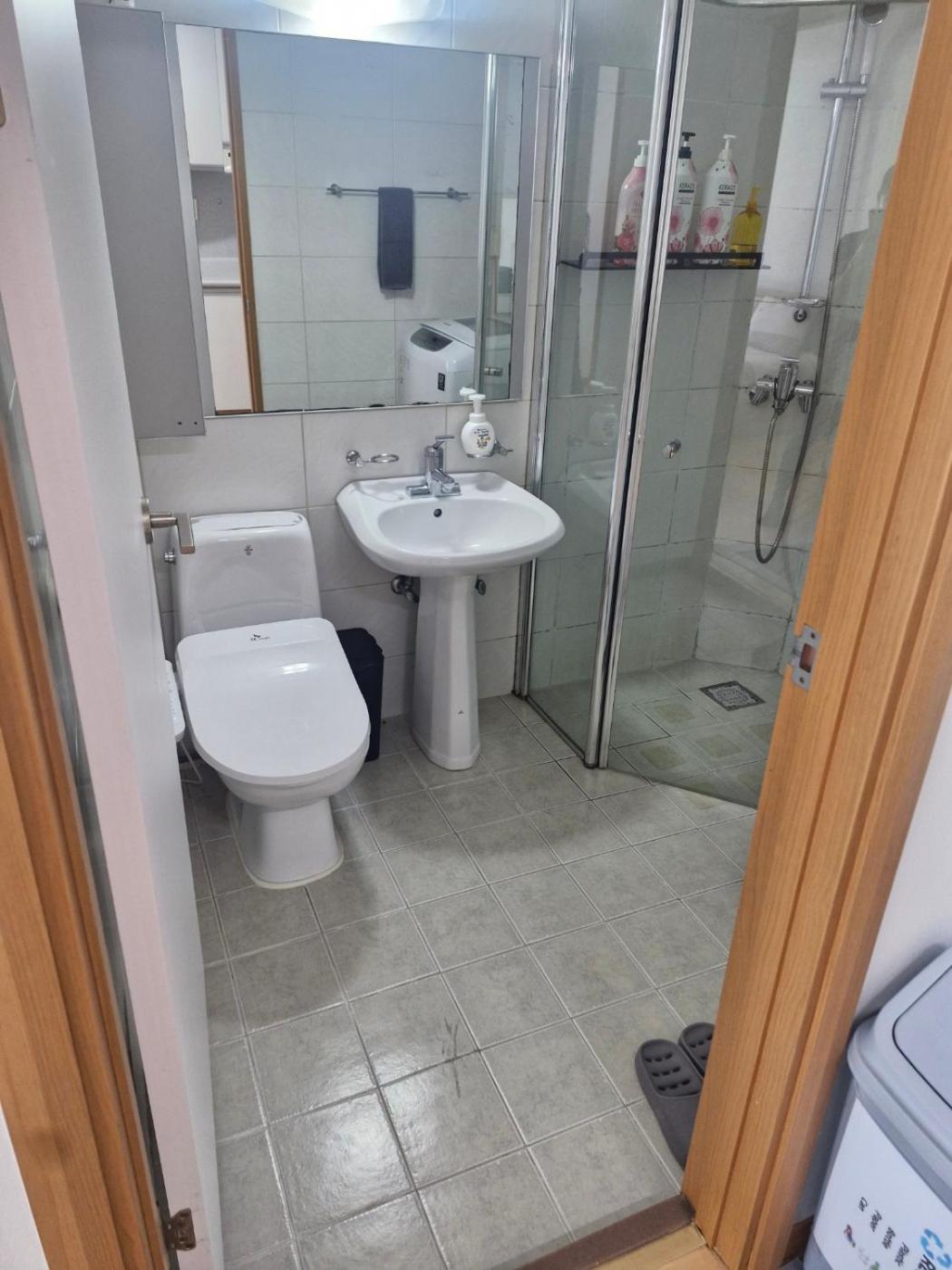 Hongdae 1min From Hongik Uni Station Exit #1 Apartment Seoul