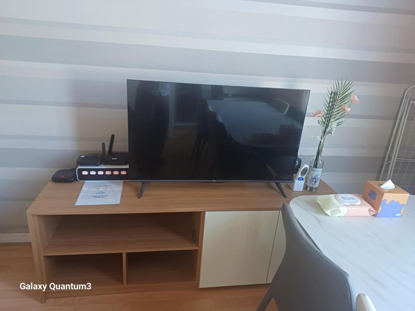 Apartment Hongdae Guesthouse2 1min From Hongik Uni Station Exit #1 Seoul