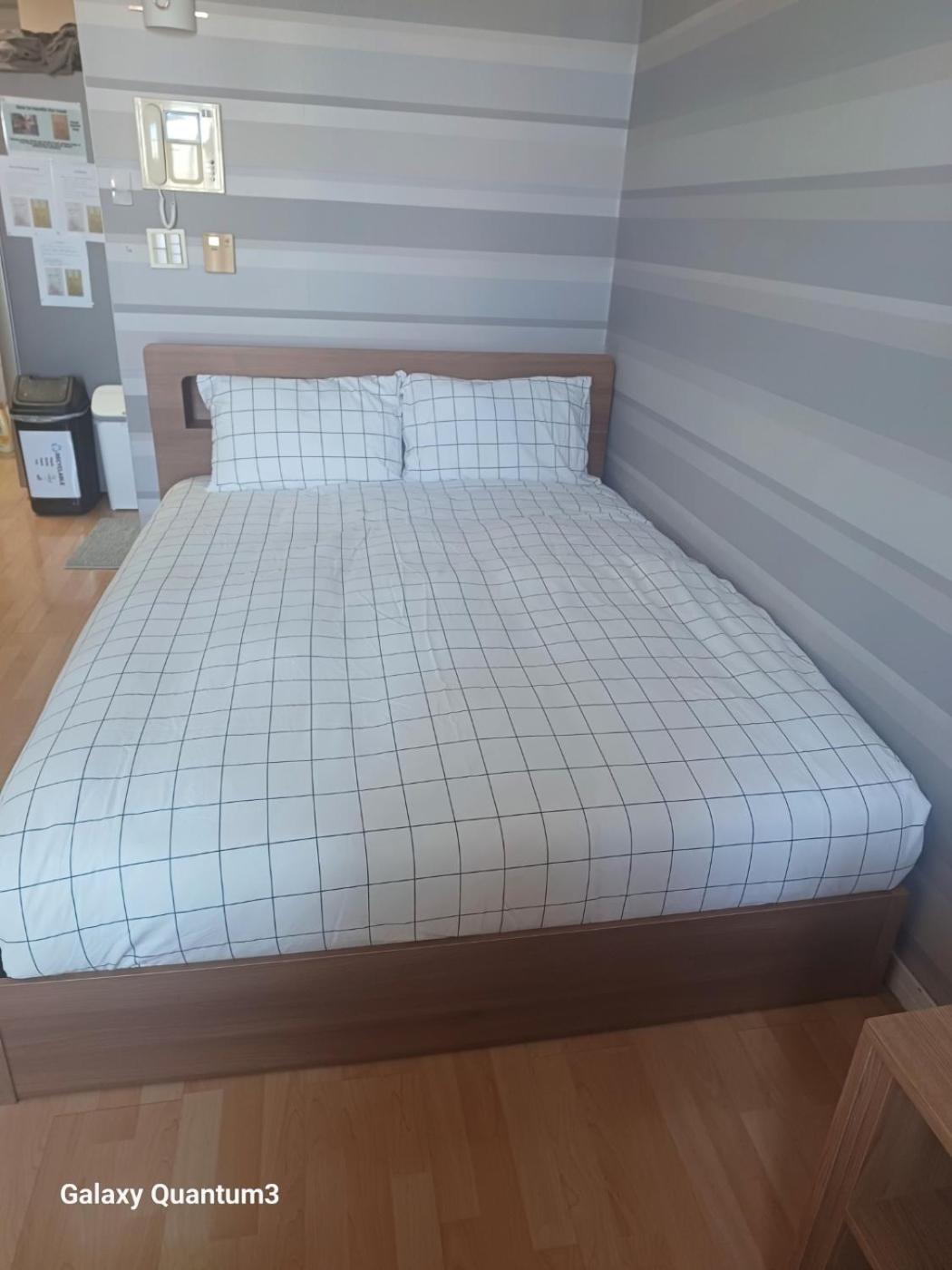 Hongdae Guesthouse2 1min From Hongik Uni Station Exit #1 Apartment Seoul