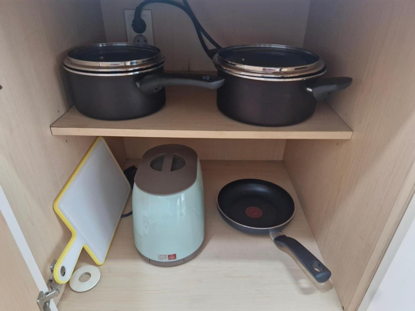Hongdae Guesthouse3 1min From Hongik Uni Station Exit #1 *