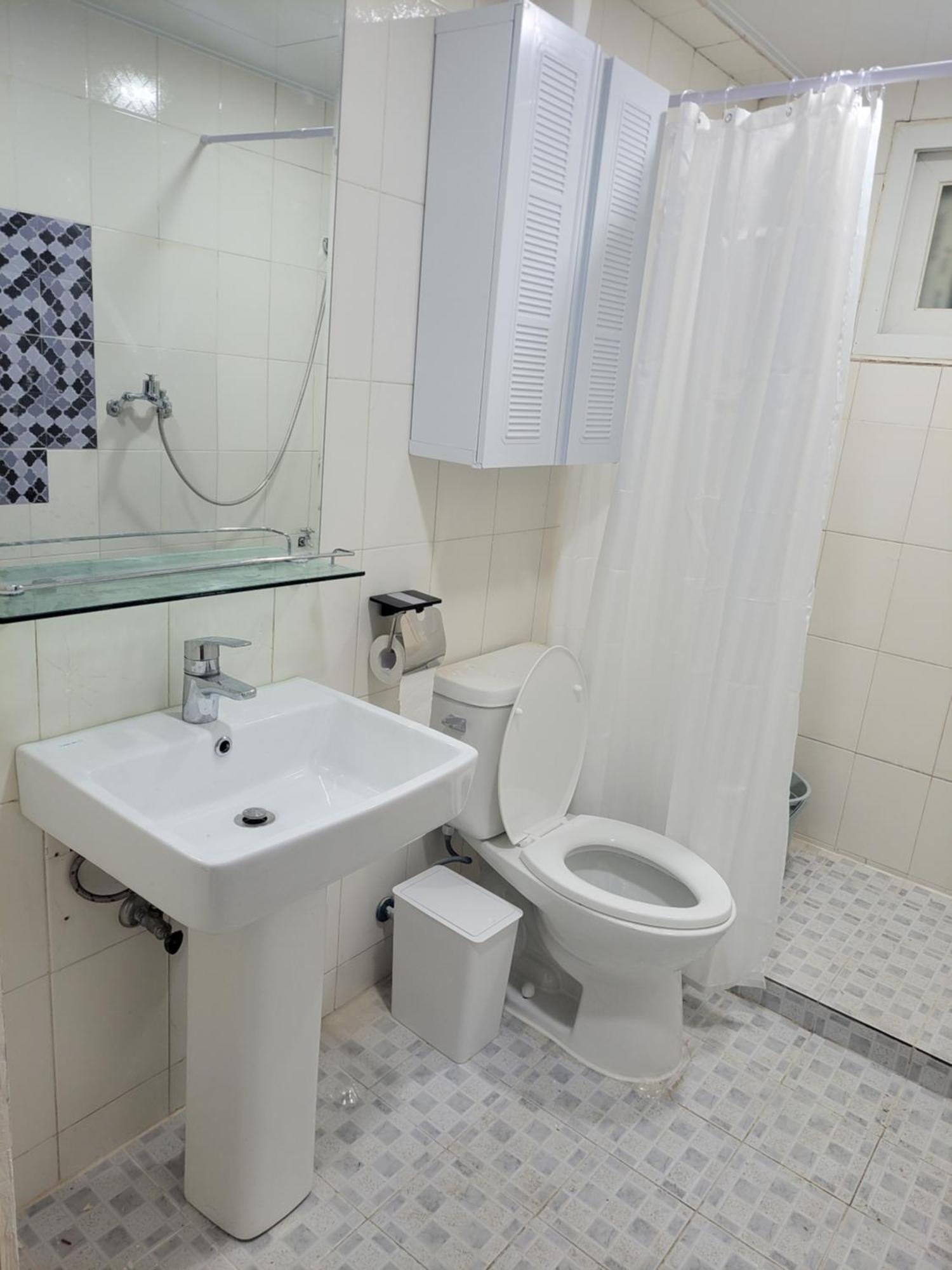 Spacious Newly Renovated #13