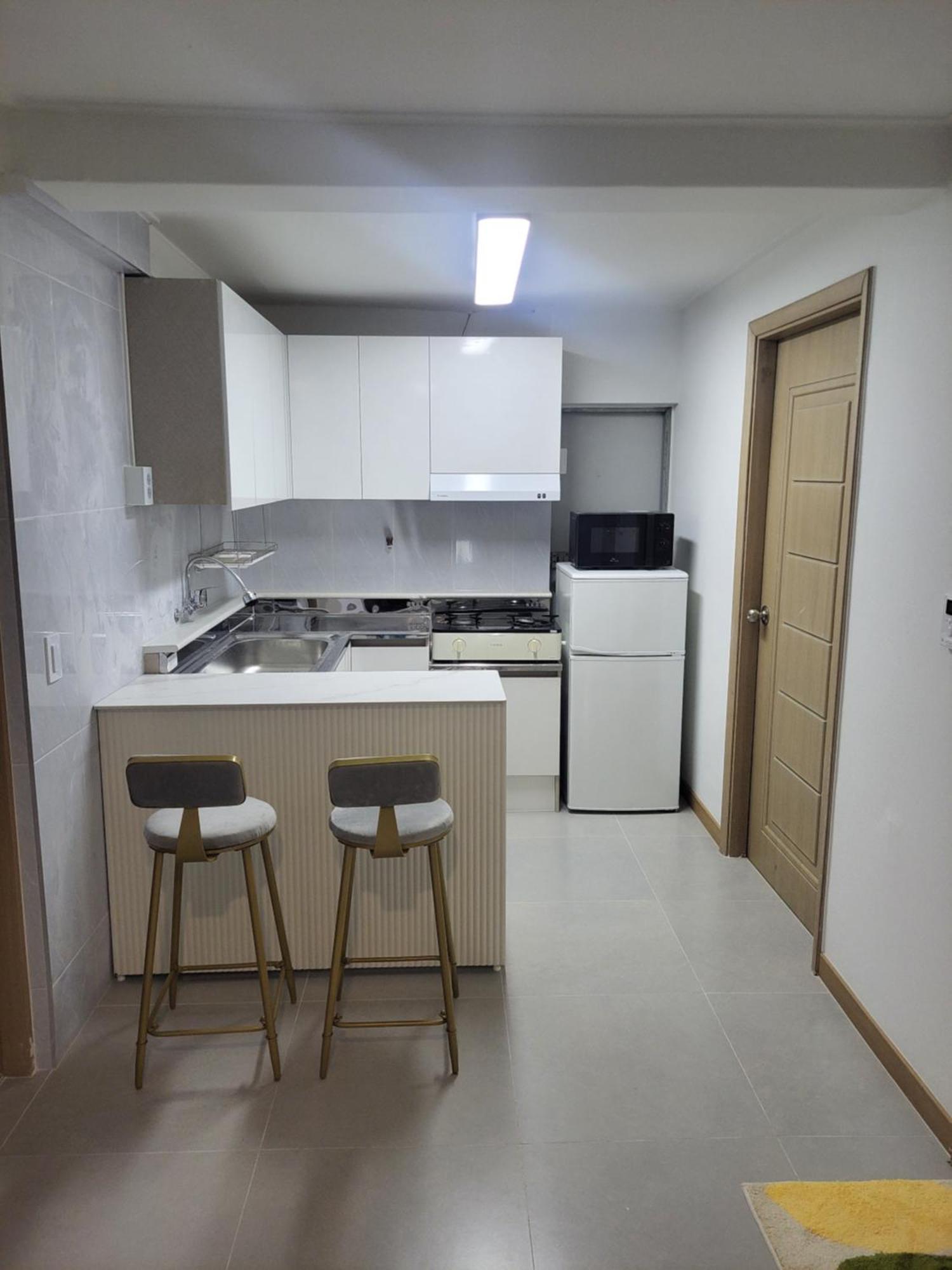 Spacious Newly Renovated #13 *