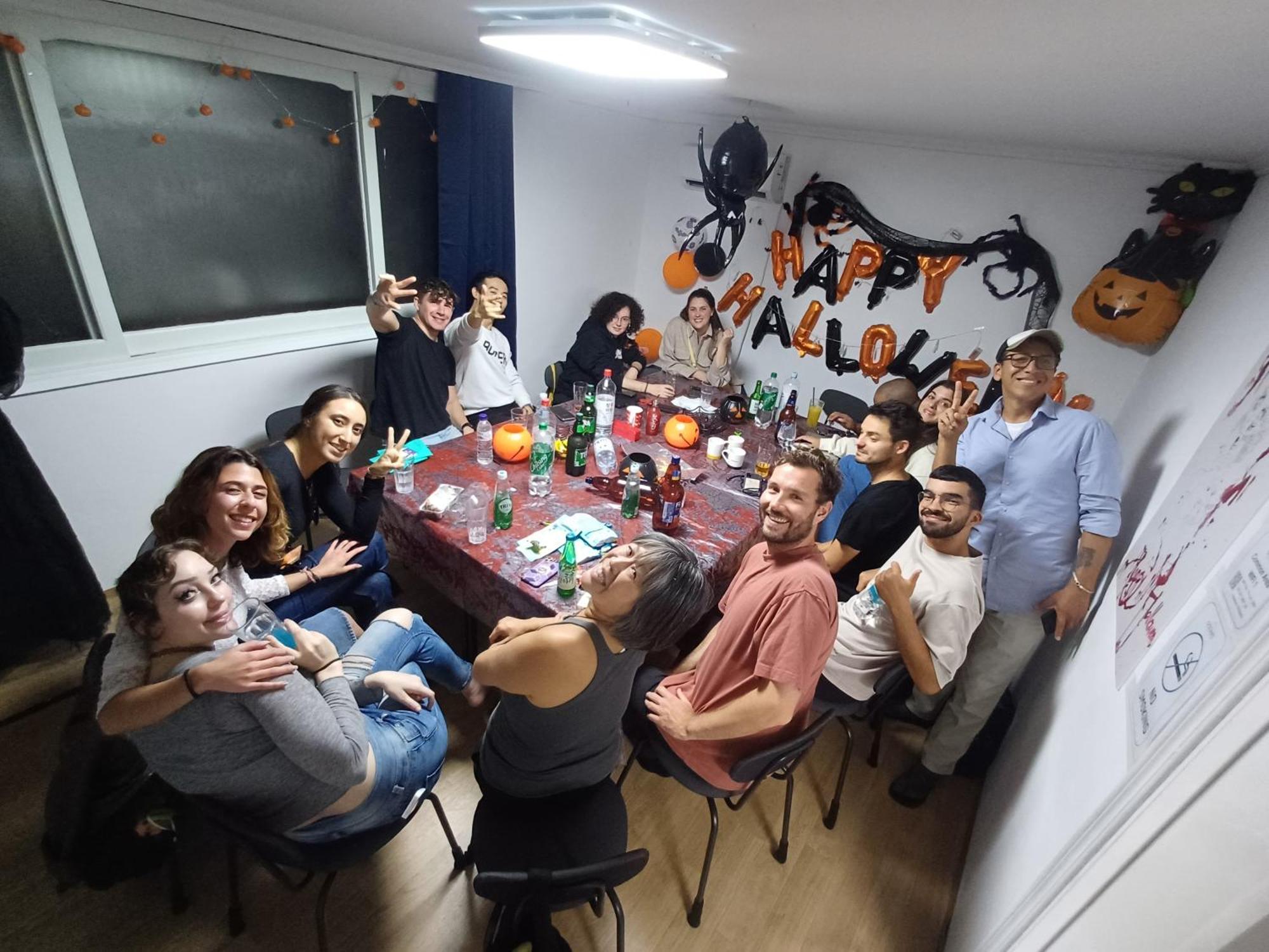 Ocean's - Foreigners Only Hostel