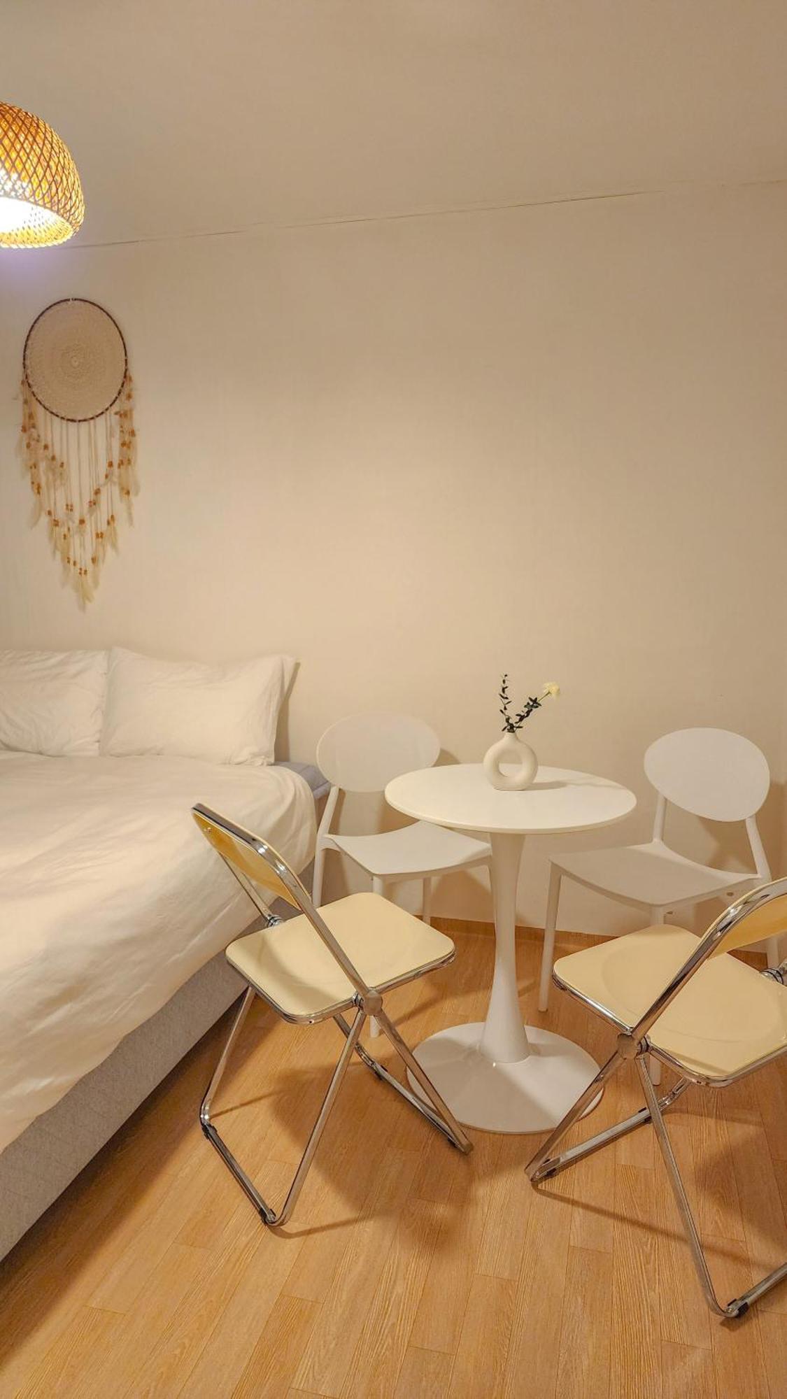 Apartment K-10 White Linen House Seoul