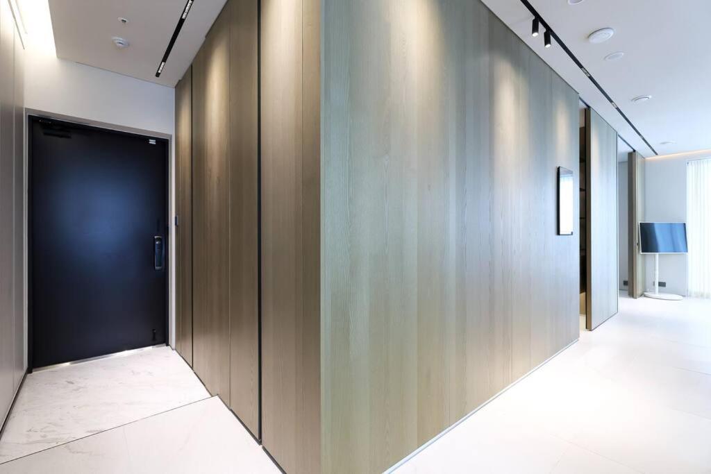 Modern Luxury In Gangnam With Cityview&wine * Seul
