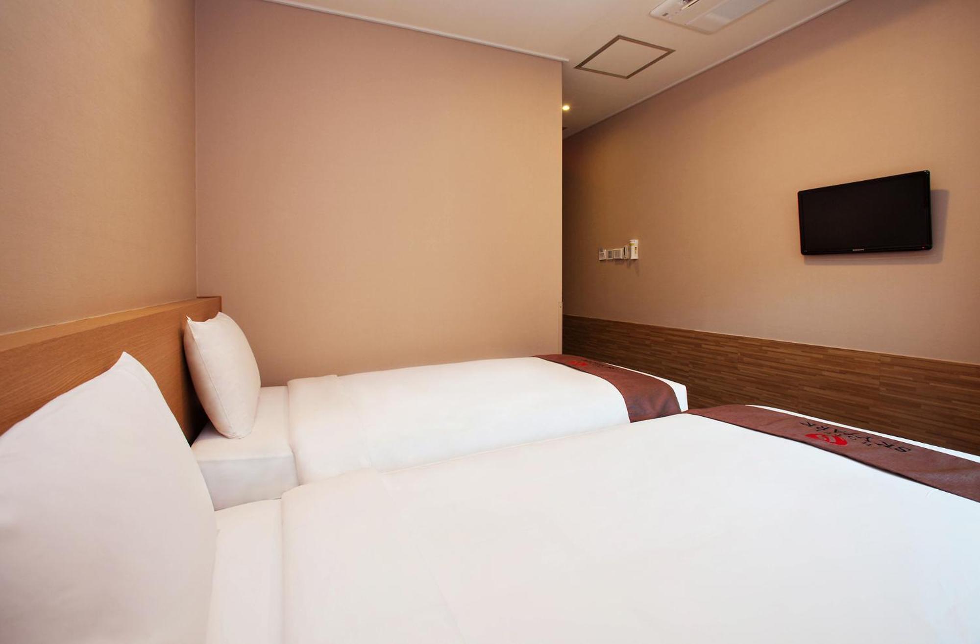 Skypark Myeongdong 3 3* Seoul