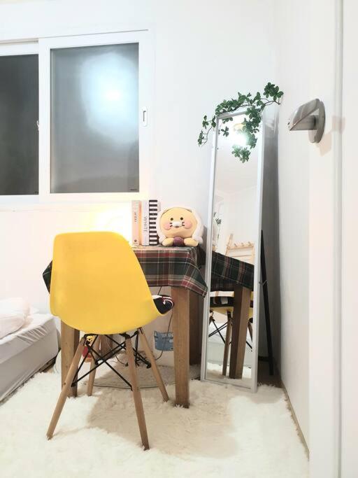 Entire Private House In 2br, Kitchen, Family Apartment Seoul