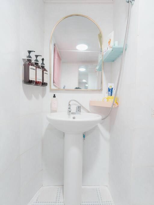 Apartment #3 Beds, 2 #netflix Dongdaemun Lemon House Seoul