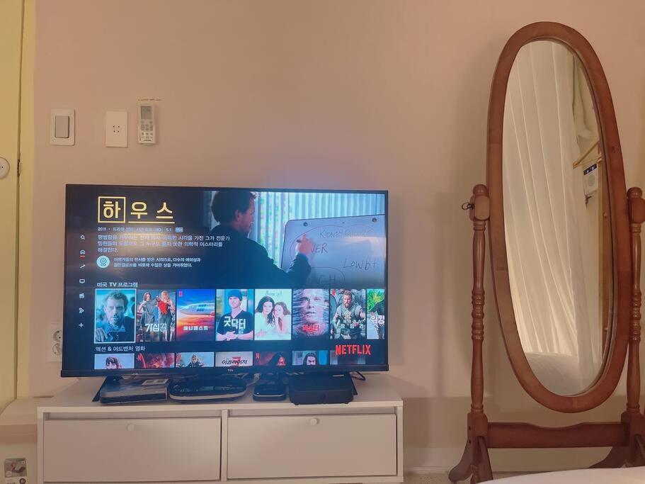Apartment #3 Beds, 2 #netflix Dongdaemun Lemon House Seoul