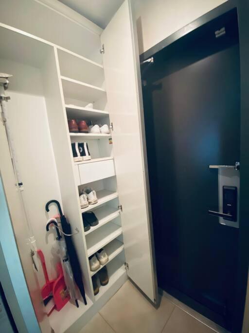 Gangnam Garosu-gil Sinsa And River Apartment Seoul