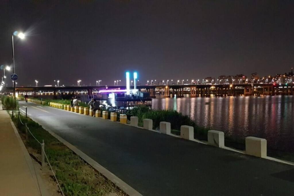 Gangnam Garosu-gil Sinsa And River Seoul