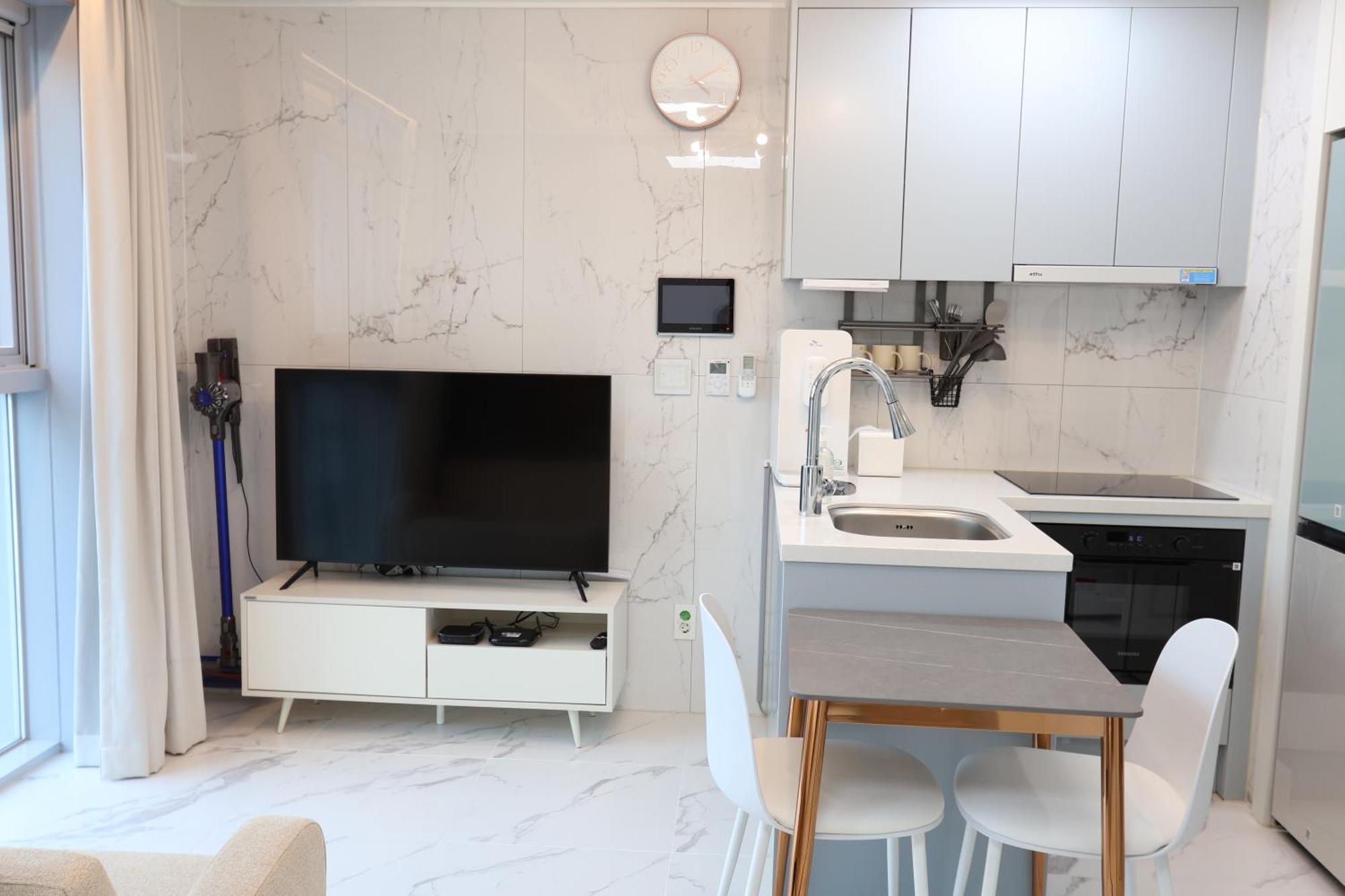 Apartment Hall,central *